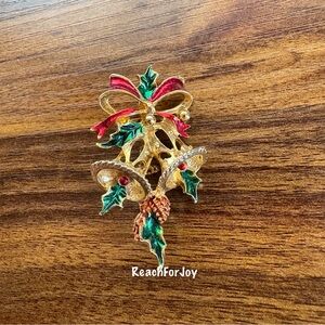 Vintage Gerry's Christmas Bells Brooch Red Bow With Hollys And Pinecone Gold